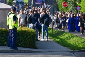 Policjanci podczas zabezpieczenia uroczystości beatyfikacyjnych w Markowej.