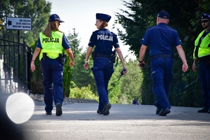 Policjanci podczas zabezpieczenia uroczystości beatyfikacyjnych w Markowej.