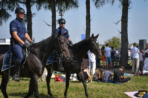 Policjanci podczas zabezpieczenia uroczystości beatyfikacyjnych w Markowej.