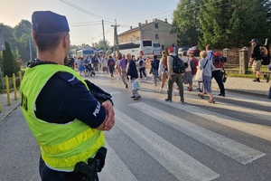 Policjanci podczas zabezpieczenia uroczystości beatyfikacyjnych w Markowej.