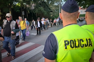 Policjanci podczas zabezpieczenia uroczystości beatyfikacyjnych w Markowej.