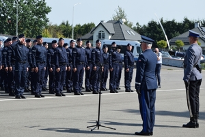 Policjanci podczas uroczystego ślubowania na placu