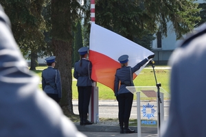 Policjanci podczas uroczystego ślubowania na placu