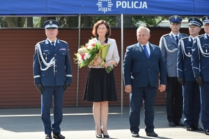 Policjanci podczas uroczystego ślubowania na placu
