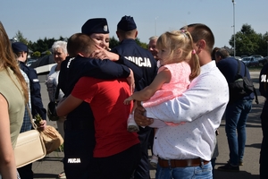 Policjanci podczas uroczystego ślubowania na placu