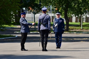 Policjanci podczas uroczystego ślubowania na placu