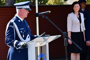 Policjanci podczas uroczystego ślubowania na placu OPP w Rzeszowie