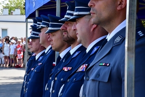 Policjanci podczas uroczystego ślubowania na placu OPP w Rzeszowie
