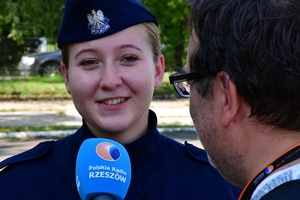 Policjanci podczas uroczystości ślubowania na placu OPP w Rzeszowie