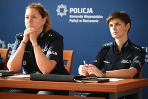 Policjanci podczas szkolenia w auli KWP w Rzeszowie