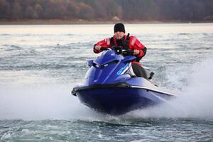 Policyjni wodniacy podczas doskonalenia umiejętności