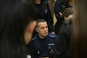 młodzież z klas policyjnych podczas warsztatów kryminalistycznych