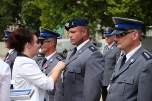 Wielkopolscy policjanci podczas obchodów 100. rocznicy powstania Policji Państwowej - uroczysty apel na Placu Wolności w Poznaniu