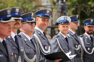 Wielkopolscy policjanci podczas obchodów 100. rocznicy powstania Policji Państwowej - uroczysty apel na Placu Wolności w Poznaniu