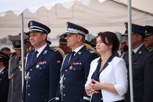 Wielkopolscy policjanci podczas obchodów 100. rocznicy powstania Policji Państwowej - uroczysty apel na Placu Wolności w Poznaniu