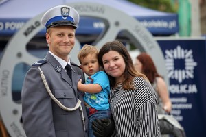 Wielkopolscy policjanci podczas obchodów 100. rocznicy powstania Policji Państwowej  na Placu Wolności w Poznaniu