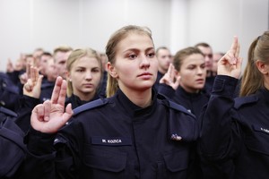 ślubujący policjanci