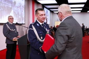 komendat wojewodzki policji wrecza medale