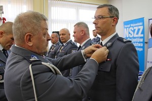 Policjanci z Oddziału Prewencji Policji w Poznaniu podczas uroczystej zbiórki