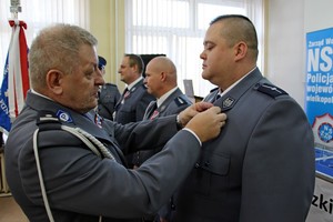 Policjanci z Oddziału Prewencji Policji w Poznaniu podczas uroczystej zbiórki