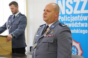 Policjanci z Oddziału Prewencji Policji w Poznaniu podczas uroczystej zbiórki