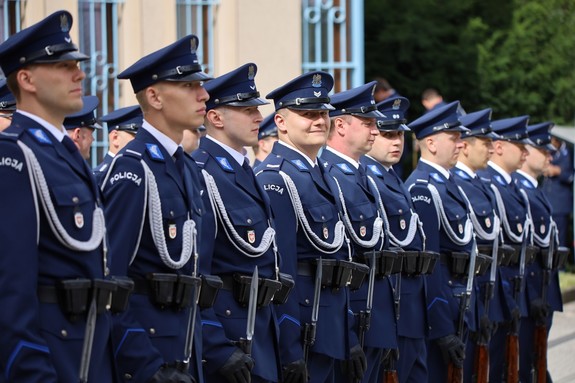 Święto Policji - obchody pod pomnikiem pomordowanych policjantów i msza w kościele