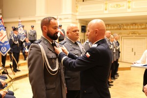 obchody święta Policji - aula uniwersytecka, wręczanie medali i odznaczeń