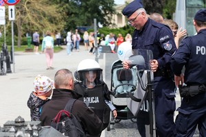 piknik w parku im. Adama Mickiewicza pokaz sprzętu, psów służbowych i musztry