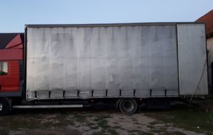 Samochód wykorzystywany do transportu nakrętek