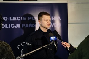 Policjanci podczas nagrania do TV opowiadają o swojej pracy