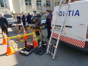 Prezentacja sprzętu służbowego rumuńskich policjantów