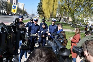 Policjanci podczas briefingu na temat akcji &quot;jednośladem bezpiecznie do celu&quot;