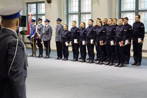 Uczestnicy uroczystego ślubowania nowych policjantów