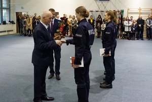 Uczestnicy uroczystego ślubowania nowych policjantów