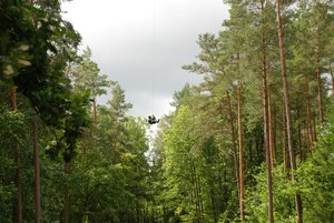 policyjni kontrterroryści podczas działań