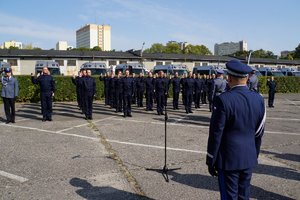 Uczestnicy uroczystego ślubowania nowo przyjętych policjantów