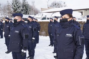 Uczestnicy uroczystego ślubowania nowo przyjętych policjantów