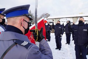 Uczestnicy uroczystego ślubowania nowo przyjętych policjantów