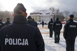 Uczestnicy uroczystego ślubowania nowo przyjętych policjantów