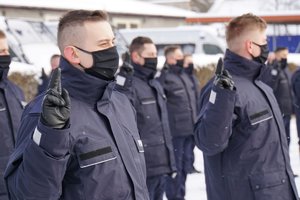 Uczestnicy uroczystego ślubowania nowo przyjętych policjantów