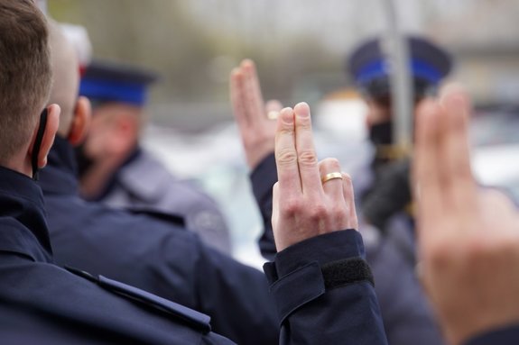 Uczestnicy uroczystego ślubowania nowo przyjętych policjantów