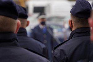 Uczestnicy uroczystego ślubowania nowo przyjętych policjantów