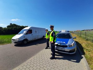 Policjanci dbający o bezpieczeństwo podczas pierwszego dnia Rajdu Polski