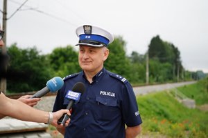 policjanci i pracownicy PKP podczas wspólnych działań