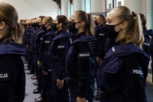 Ślubujący policjanci