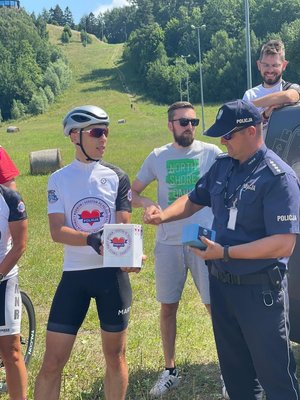 Uczestnicy rajdu podczas przejazdu i spotkań