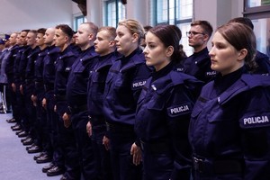 Ślubujący policjanci