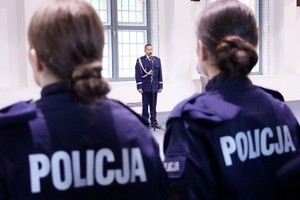 Ślubujący policjanci