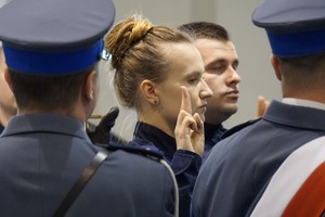 Ślubujący policjanci