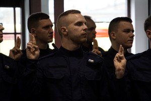 Uczestnicy uroczystego ślubowania policjantów